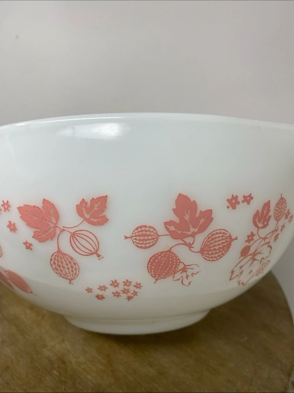Vintage Pyrex #443 White & Pink Gooseberry Mixing Bowl 2.5 Qt.